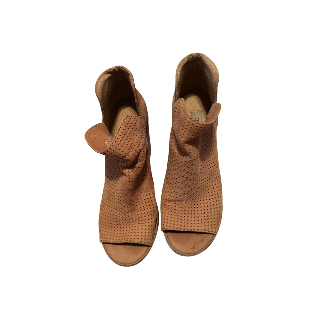 Steve Madden Tan Perforated Leather Peep Toe Block Heel Booties V-Cut Ankle Boot - Picture 6 of 8